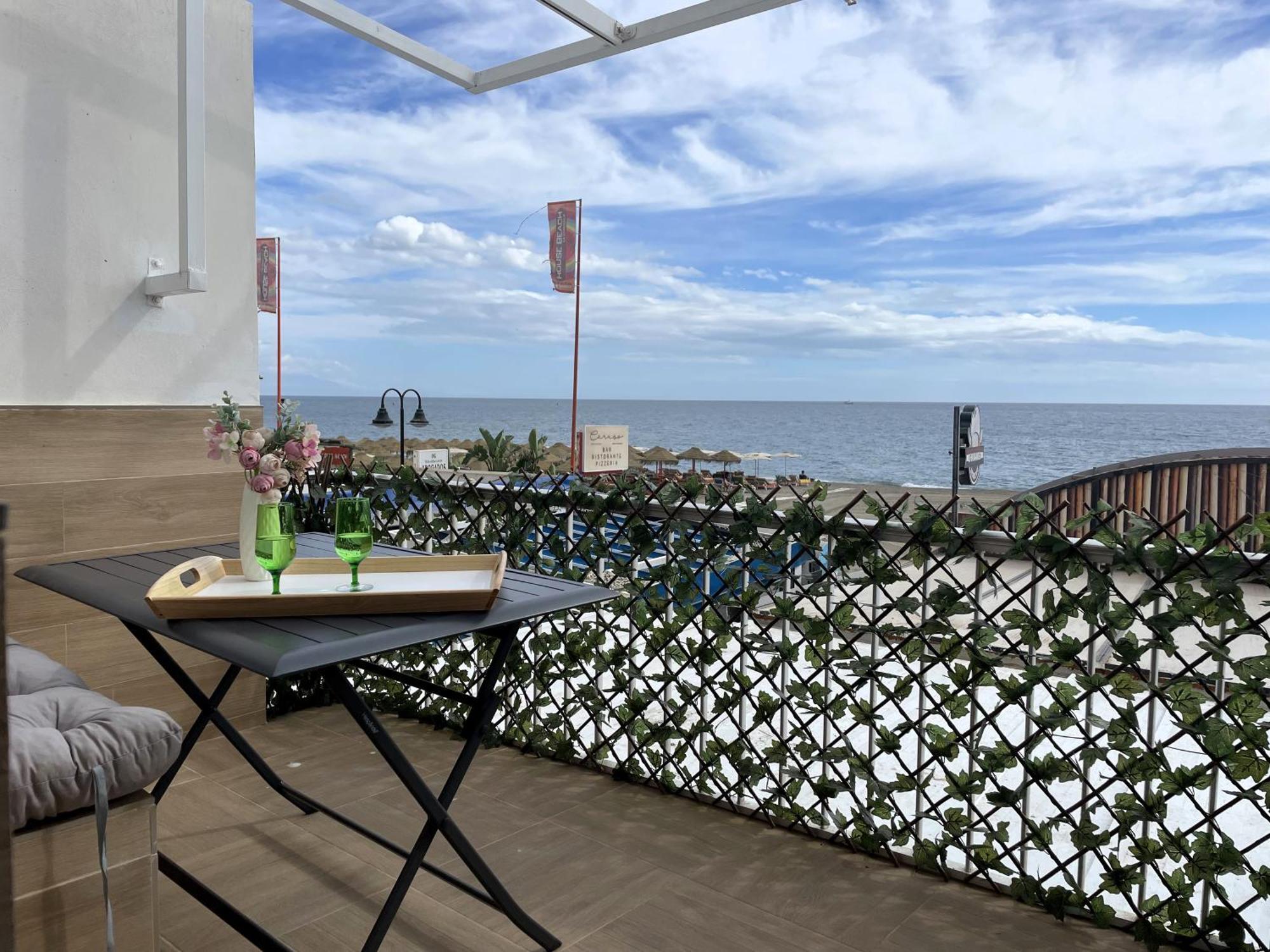 Apartamento Calma Carihuela Beach - 10 Metros De La Playa Torremolinos Exterior photo